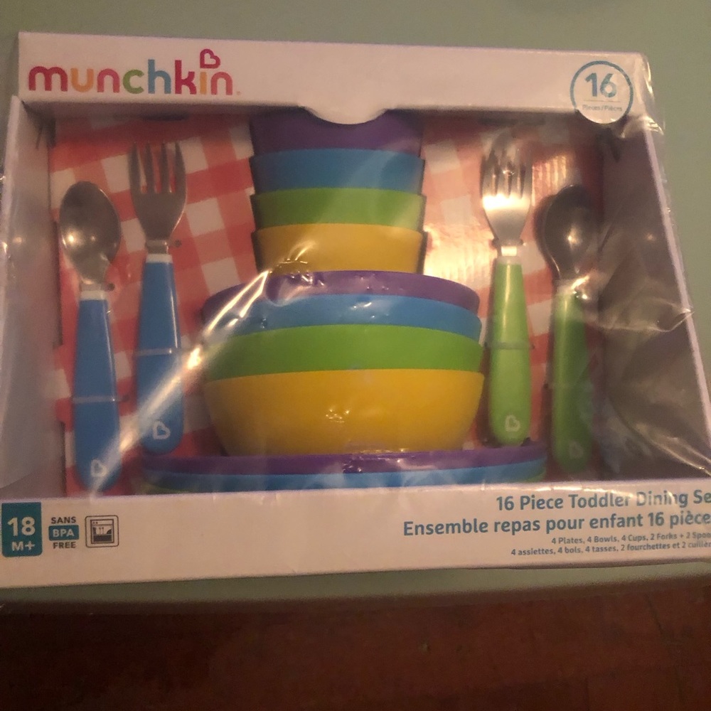 Munchkin toddler plate and silverware set 16 pieces